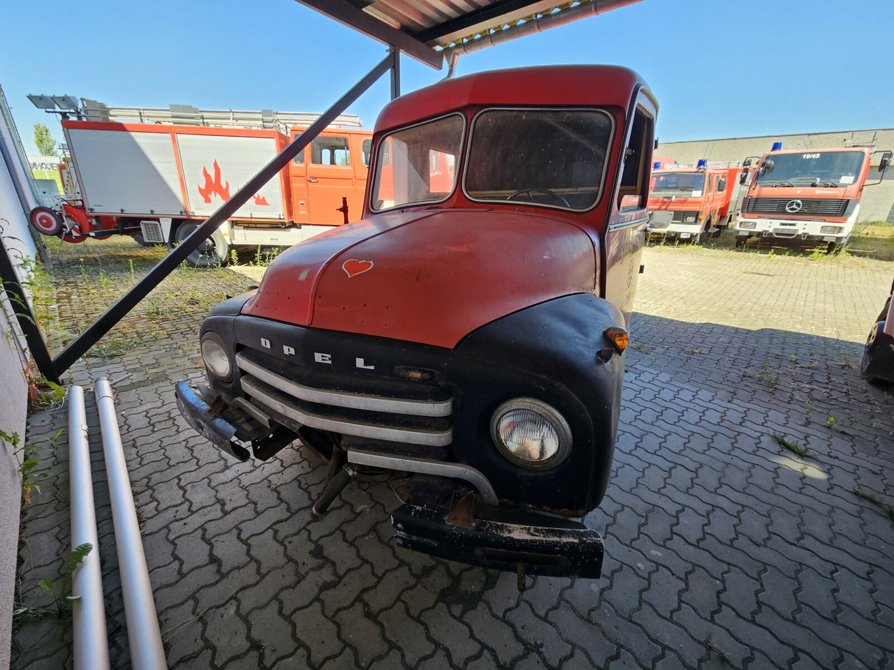 Opel Blitz LF8, Blitz, Oldtimer Feuerwehr, Restaurationsobjekt, Teilespender - Ambulance: afbeelding 1 Opel Blitz LF8, Blitz, Oldtimer Feuerwehr, Restaurationsobjekt, Teilespender - Ambulance: afbeelding 1