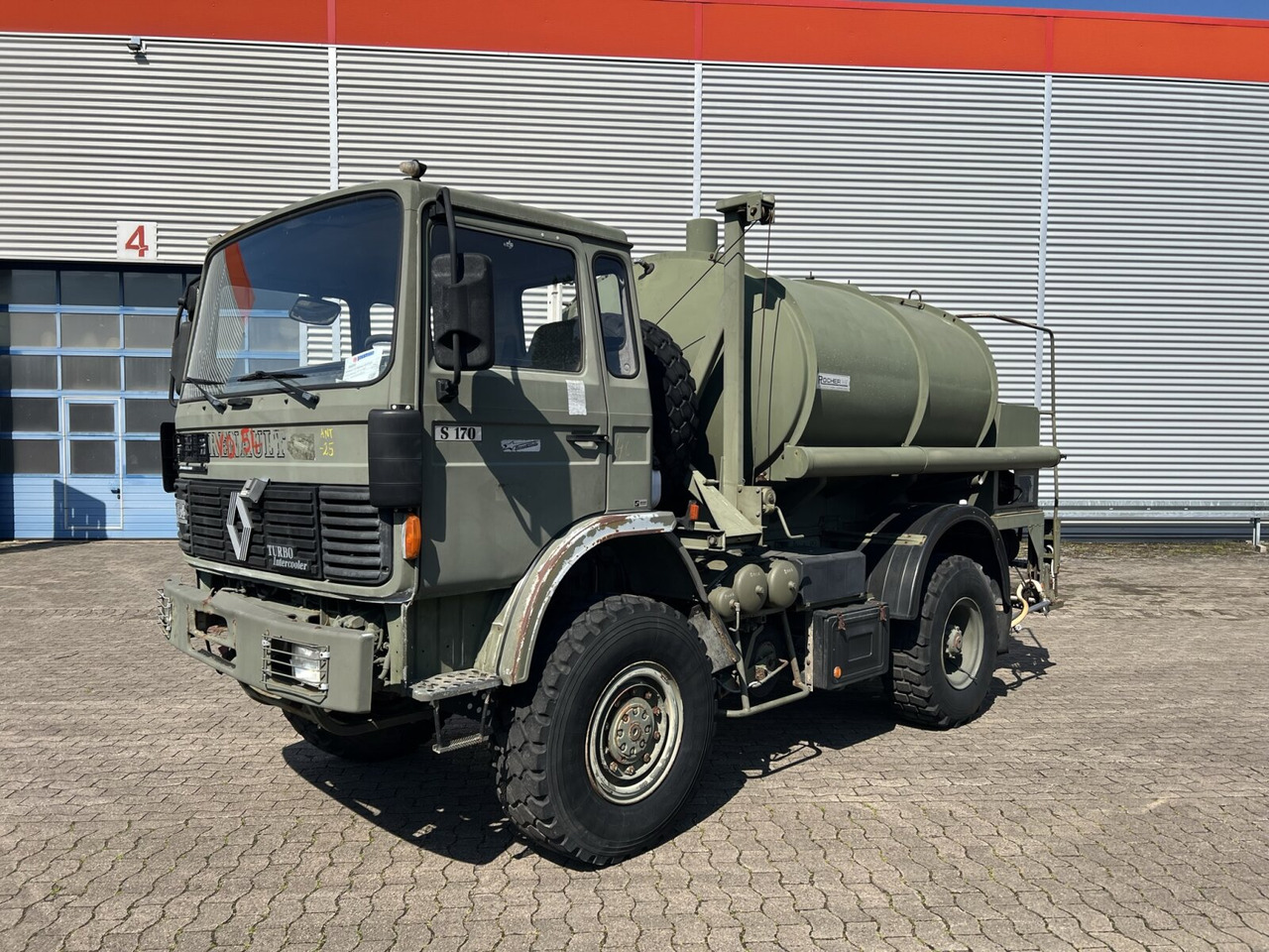 Renault Midliner S170 4x4 Midliner S170 4x4, 6000l Wassertank - Tankwagen: afbeelding 1 Renault Midliner S170 4x4 Midliner S170 4x4, 6000l Wassertank - Tankwagen: afbeelding 1