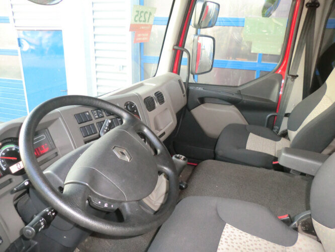 Interieur foto 1: Leasing Renault Midlum 220 DXi 4x2 Midlum 220 DXi   4x2Getränkekoffer TÜV:2019 Renault Midlum 220 DXi 4x2 Midlum 220 DXi   4x2Getränkekoffer TÜV:2019