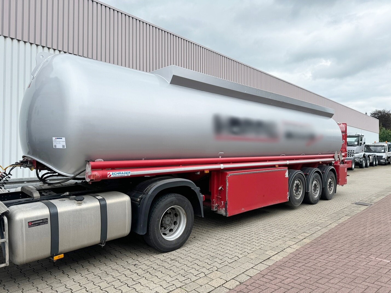 Schrader Z-STA 24-42.7/4 Tankauflieger Z-STA 24-42.7/4, 4 Kammern, ca. 42700l, 2x Liftachse, Oben-/Untenbefüllung - Tankoplegger: afbeelding 1 Schrader Z-STA 24-42.7/4 Tankauflieger Z-STA 24-42.7/4, 4 Kammern, ca. 42700l, 2x Liftachse, Oben-/Untenbefüllung - Tankoplegger: afbeelding 1