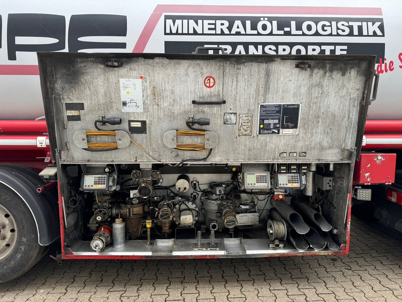 Schrader Z-STA 24-42.7/4 Tankauflieger Z-STA 24-42.7/4, 4 Kammern, ca. 42700l, 2x Liftachse, Oben-/Untenbefüllung - Tankoplegger: afbeelding 4 Schrader Z-STA 24-42.7/4 Tankauflieger Z-STA 24-42.7/4, 4 Kammern, ca. 42700l, 2x Liftachse, Oben-/Untenbefüllung - Tankoplegger: afbeelding 4