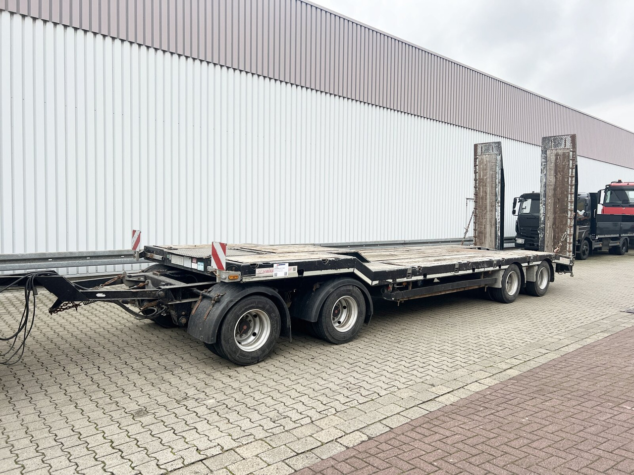 Schwarzmüller T4 G-Serie T4 G-Serie, Schwenkzugöse, Verbr. auf 3m, Baggerstielmulde - Dieplader aanhangwagen: afbeelding 1 Schwarzmüller T4 G-Serie T4 G-Serie, Schwenkzugöse, Verbr. auf 3m, Baggerstielmulde - Dieplader aanhangwagen: afbeelding 1