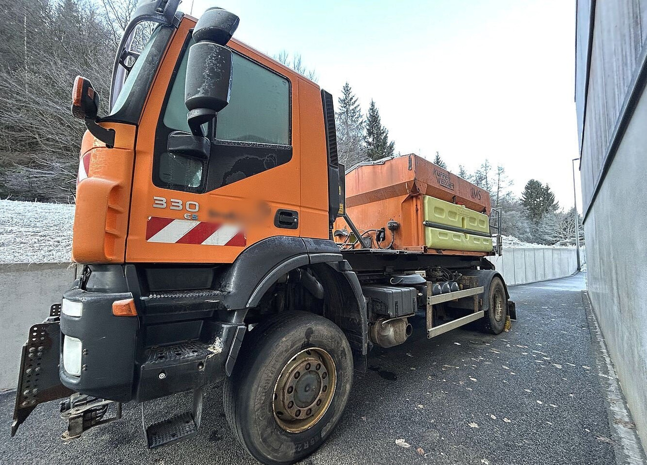 Trakker AD190T33WP 4x4 Trakker AD190T33WP 4x4, Winterdienstausstattung - Haakarmsysteem vrachtwagen: afbeelding 2 Trakker AD190T33WP 4x4 Trakker AD190T33WP 4x4, Winterdienstausstattung - Haakarmsysteem vrachtwagen: afbeelding 2