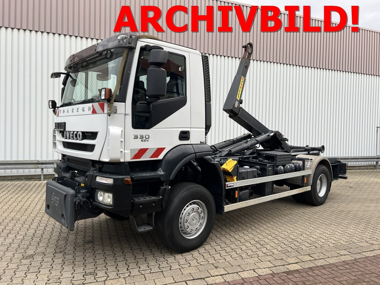 Trakker AD190T33WP 4x4 Trakker AD190T33WP 4x4, Winterdienstausstattung - Haakarmsysteem vrachtwagen: afbeelding 1 Trakker AD190T33WP 4x4 Trakker AD190T33WP 4x4, Winterdienstausstattung - Haakarmsysteem vrachtwagen: afbeelding 1