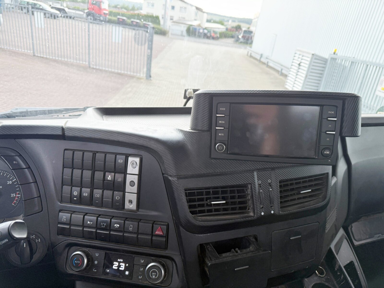 Trakker AD260T45 6x4 Trakker AD260T45 6x4, Bordmatik - Kipper vrachtwagen: afbeelding 3 Trakker AD260T45 6x4 Trakker AD260T45 6x4, Bordmatik - Kipper vrachtwagen: afbeelding 3