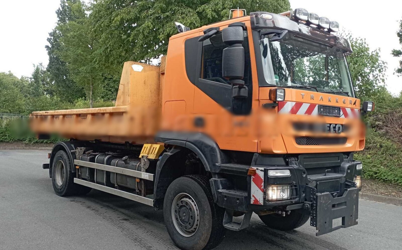 Trakker AT190T33W/P 4x4 Trakker AT190T33W/P 4x4, Winterdienstausstattung - Haakarmsysteem vrachtwagen: afbeelding 2 Trakker AT190T33W/P 4x4 Trakker AT190T33W/P 4x4, Winterdienstausstattung - Haakarmsysteem vrachtwagen: afbeelding 2