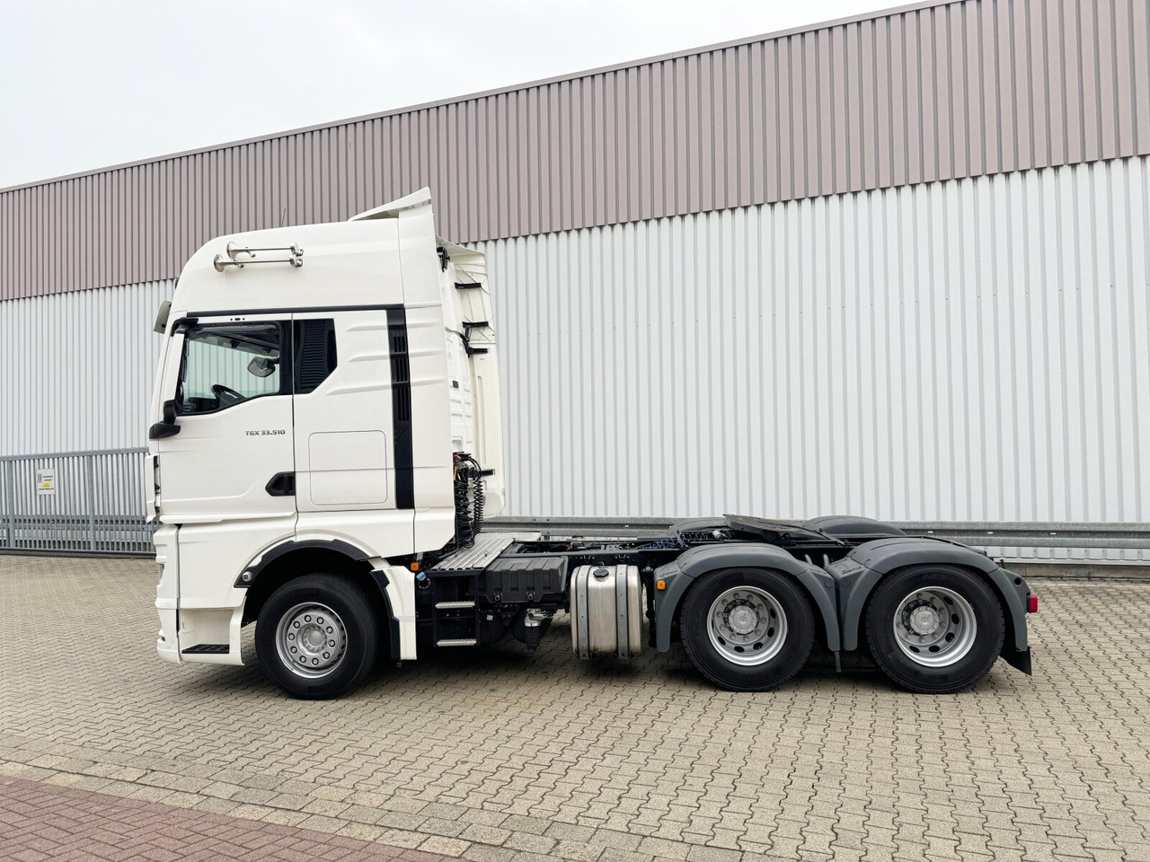 Leasing MAN TGX 33.510 6x4 BL SA TGX 33.510 6x4 BL SA, Retarder, GX-Fahrerhaus MAN TGX 33.510 6x4 BL SA TGX 33.510 6x4 BL SA, Retarder, GX-Fahrerhaus: afbeelding 13 Leasing MAN TGX 33.510 6x4 BL SA TGX 33.510 6x4 BL SA, Retarder, GX-Fahrerhaus MAN TGX 33.510 6x4 BL SA TGX 33.510 6x4 BL SA, Retarder, GX-Fahrerhaus: afbeelding 13