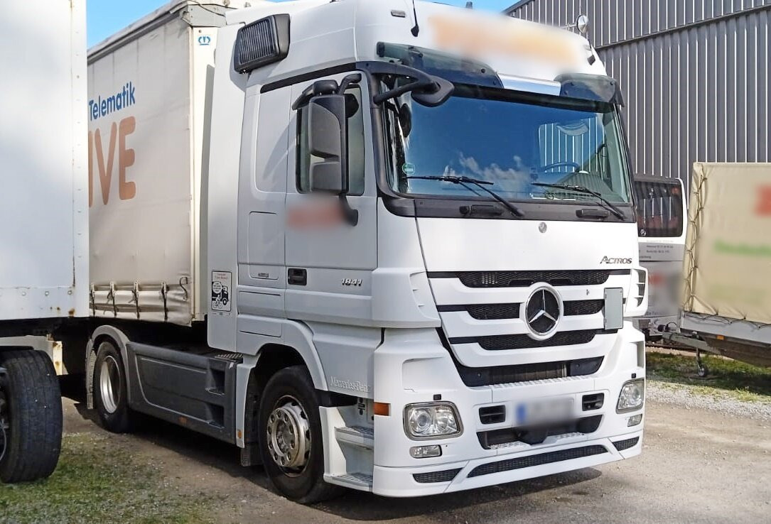 Mercedes-Benz Actros 1841 LS 4x2 Actros 1841/44 LS 4x2, Retarder, MegaSpace, Bi-Xenon, Ex-Fahrschule - Trekker: afbeelding 1 Mercedes-Benz Actros 1841 LS 4x2 Actros 1841/44 LS 4x2, Retarder, MegaSpace, Bi-Xenon, Ex-Fahrschule - Trekker: afbeelding 1