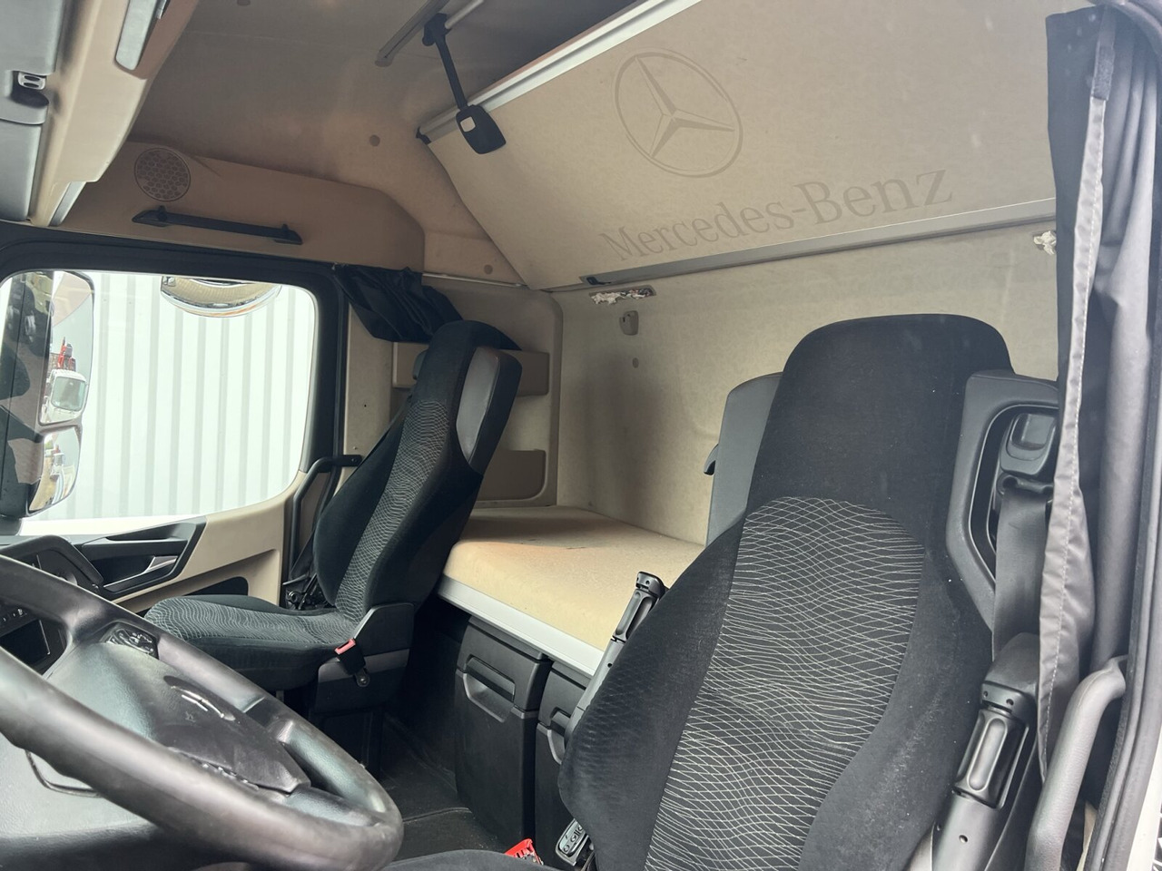 Mercedes-Benz Actros 1842 LS 4x2 Actros 1842 LS 4x2, 6x VORHANDEN - Trekker: afbeelding 4 Mercedes-Benz Actros 1842 LS 4x2 Actros 1842 LS 4x2, 6x VORHANDEN - Trekker: afbeelding 4