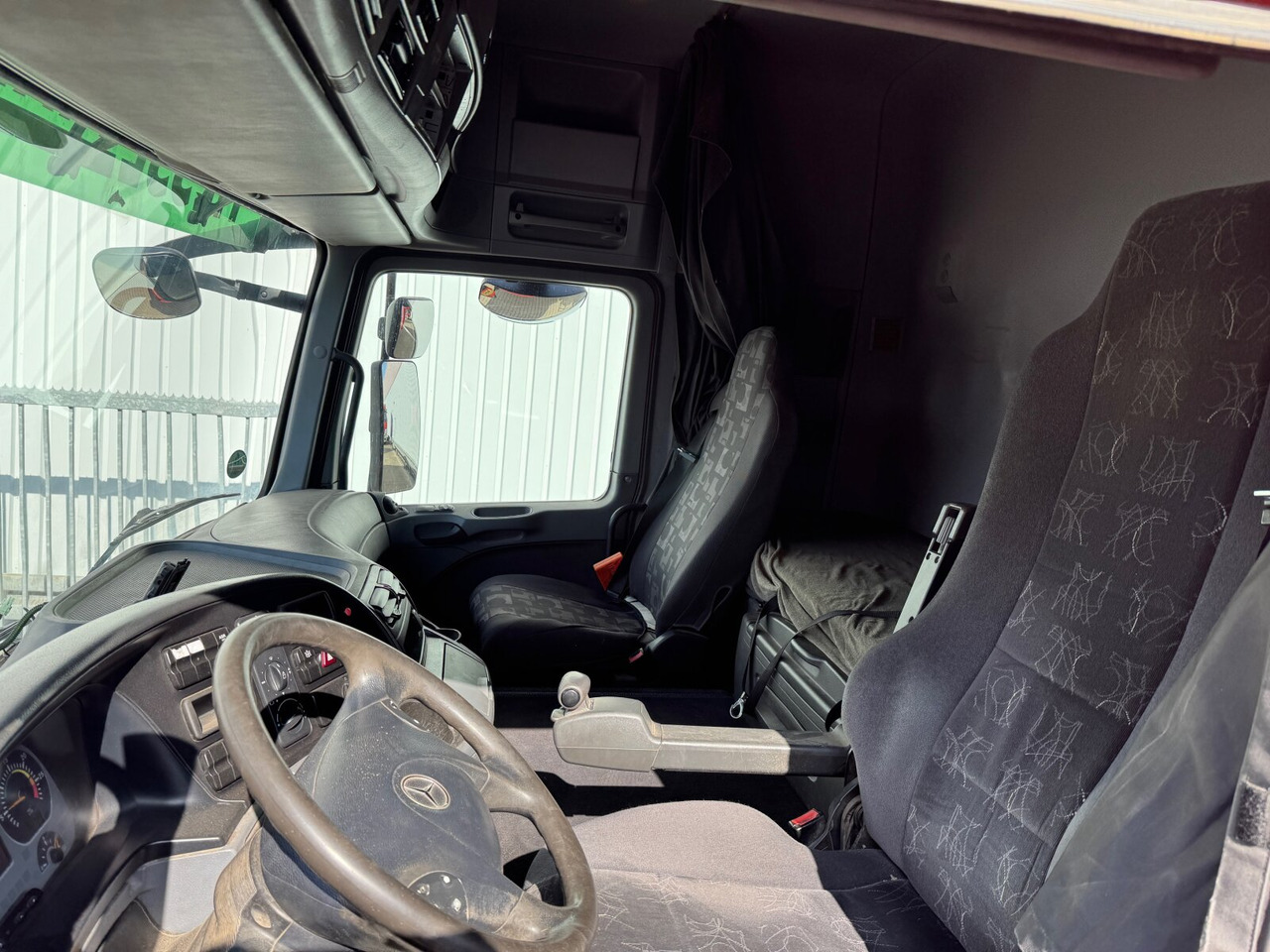 Interieur foto 1: Trekker Mercedes-Benz Actros 1844 LS 4x2 Actros 1844 LS 4x2, Kipphydraulik