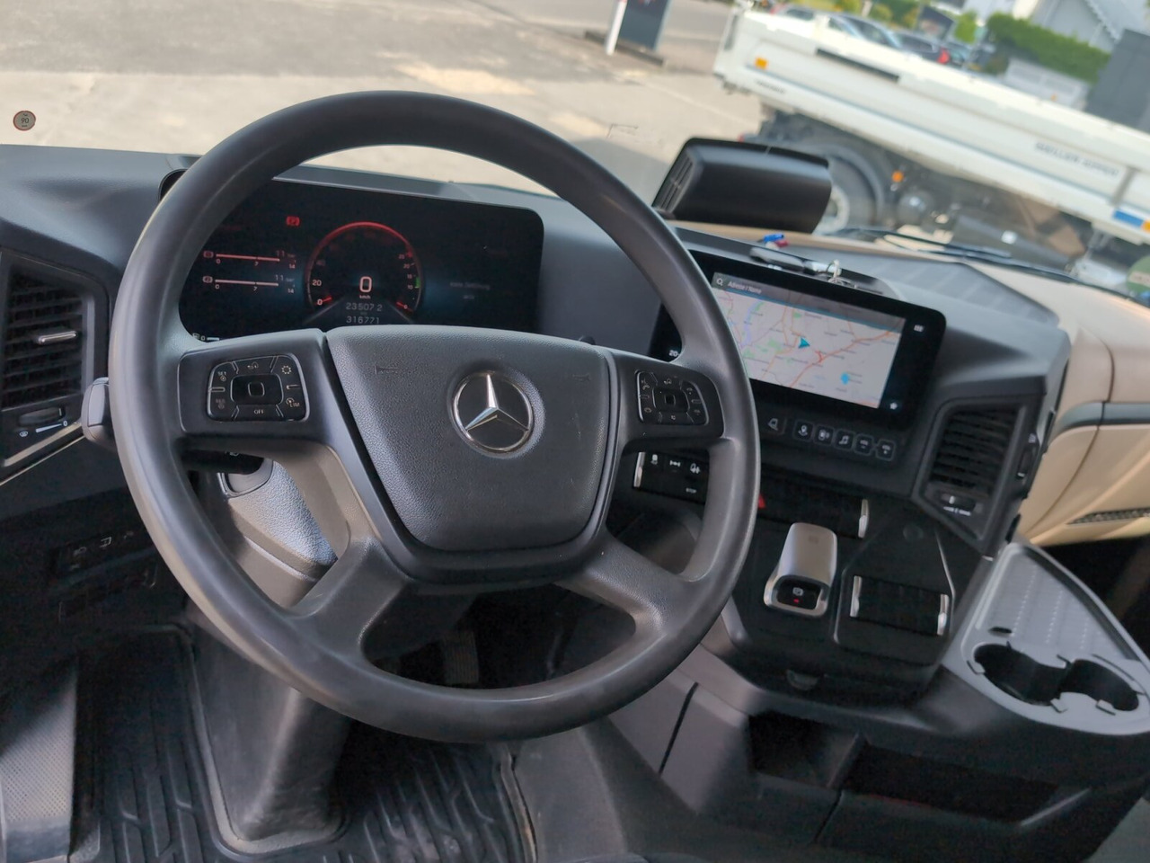 Mercedes-Benz Actros 2148 LS 4x4 HAD Actros 2148 LS 4x4 HAD, Retarder, Navi, MultimediaCockpit, Hydraulik - Trekker: afbeelding 4 Mercedes-Benz Actros 2148 LS 4x4 HAD Actros 2148 LS 4x4 HAD, Retarder, Navi, MultimediaCockpit, Hydraulik - Trekker: afbeelding 4