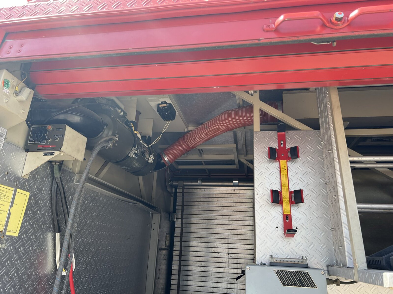 Unimog U 1300 L 435/11 4x4 U 1300 L 435/11 4x4, -Feuerwehr - Brandweerwagen: afbeelding 5 Unimog U 1300 L 435/11 4x4 U 1300 L 435/11 4x4, -Feuerwehr - Brandweerwagen: afbeelding 5