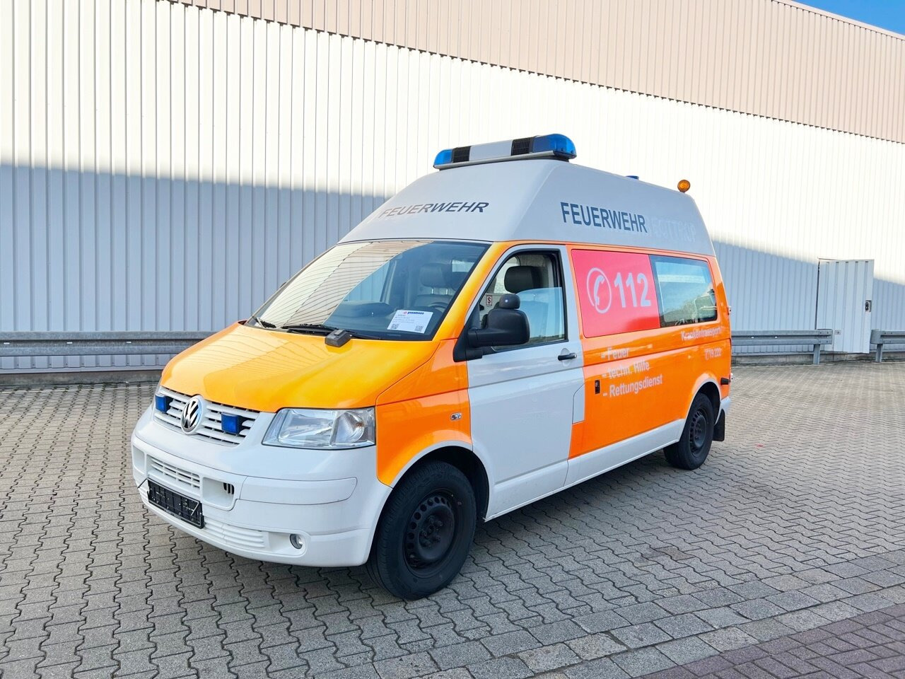 Volkswagen T5 2.5 TDI 4x2 T5 2.5 TDI 4x2, Krankenwagen - Ambulance: afbeelding 1 Volkswagen T5 2.5 TDI 4x2 T5 2.5 TDI 4x2, Krankenwagen - Ambulance: afbeelding 1