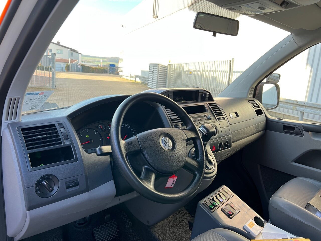 Volkswagen T5 2.5 TDI 4x2 T5 2.5 TDI 4x2, Krankenwagen - Ambulance: afbeelding 5 Volkswagen T5 2.5 TDI 4x2 T5 2.5 TDI 4x2, Krankenwagen - Ambulance: afbeelding 5