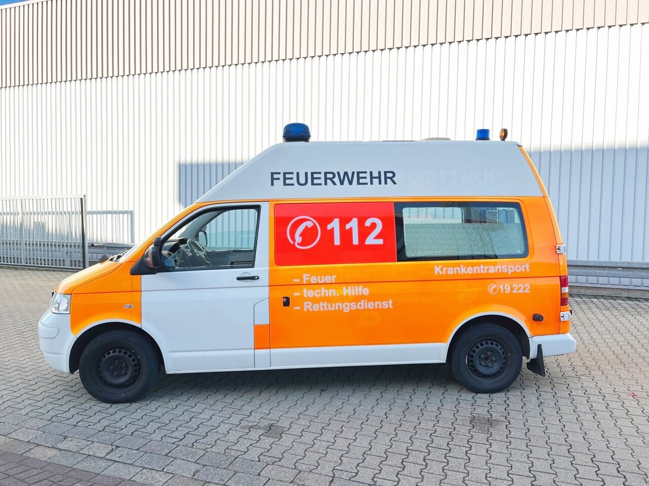 Volkswagen T5 2.5 TDI 4x2 T5 2.5 TDI 4x2, Krankenwagen - Ambulance: afbeelding 4 Volkswagen T5 2.5 TDI 4x2 T5 2.5 TDI 4x2, Krankenwagen - Ambulance: afbeelding 4