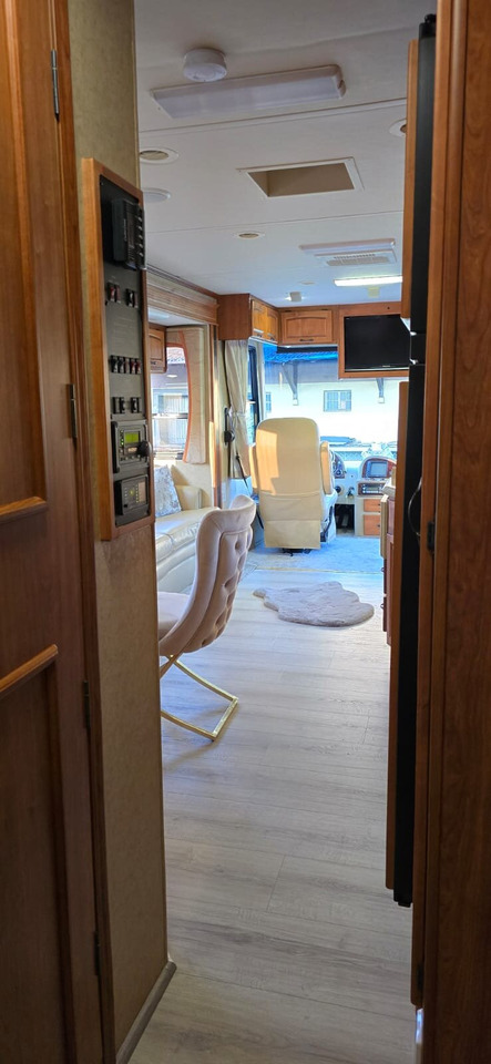 Holiday Rambler Neptune XL - Vrachtwagen: afbeelding 4 Holiday Rambler Neptune XL - Vrachtwagen: afbeelding 4