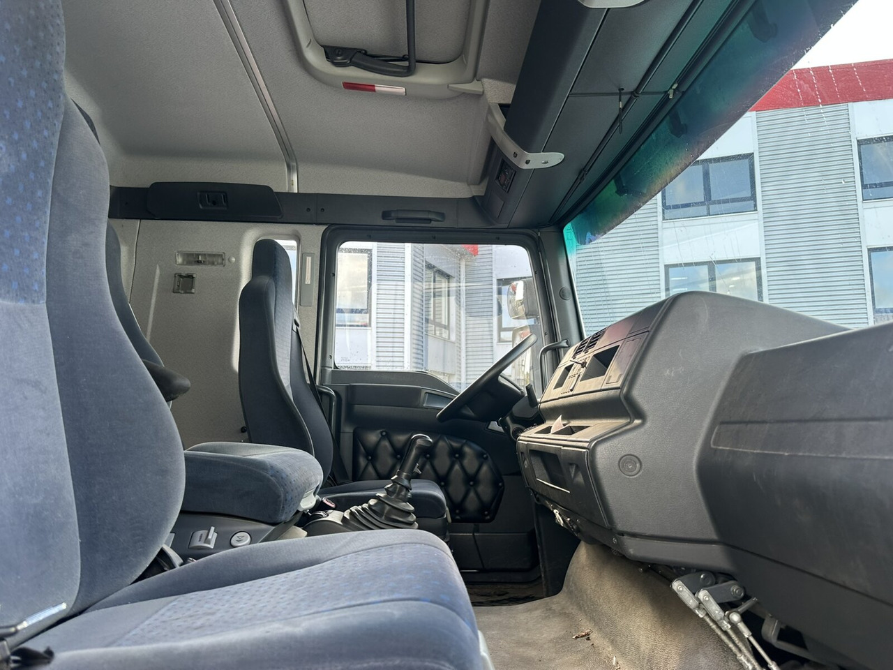 MAN TGA 18.350 4x2 LL TGA 18.350 4x2 LL, Fahrschulausstattung - Vrachtwagen: afbeelding 3 MAN TGA 18.350 4x2 LL TGA 18.350 4x2 LL, Fahrschulausstattung - Vrachtwagen: afbeelding 3