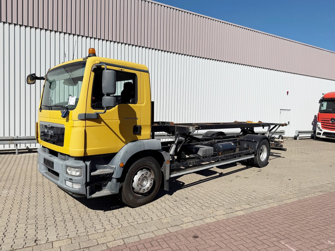 MAN TGM 18.290 4x2 LL TGM 18.290 4x2 LL, Hydr. Hubrahmen - Vrachtwagen: afbeelding 1 MAN TGM 18.290 4x2 LL TGM 18.290 4x2 LL, Hydr. Hubrahmen - Vrachtwagen: afbeelding 1
