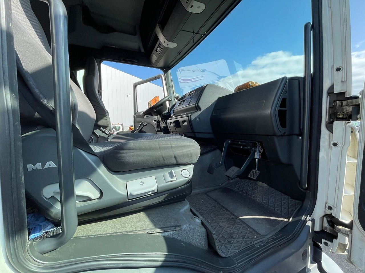 MAN TGM 18.330 4X2 LL TGM 18.330 4X2 LL, Fahrschulausstattung - Vrachtwagen: afbeelding 5 MAN TGM 18.330 4X2 LL TGM 18.330 4X2 LL, Fahrschulausstattung - Vrachtwagen: afbeelding 5