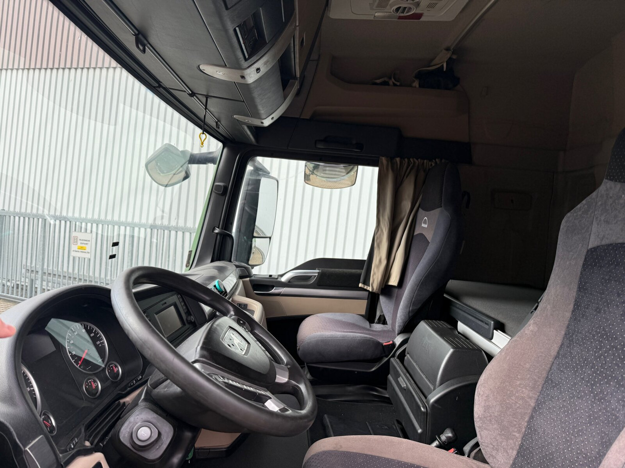 MAN TGS 35.460 8x4-4 BL TGS 35.460 8x4-4 BL, Intarder, Lenk/Lift, Kippsilo ca. 32m³, Kompressor - Vrachtwagen: afbeelding 2 MAN TGS 35.460 8x4-4 BL TGS 35.460 8x4-4 BL, Intarder, Lenk/Lift, Kippsilo ca. 32m³, Kompressor - Vrachtwagen: afbeelding 2