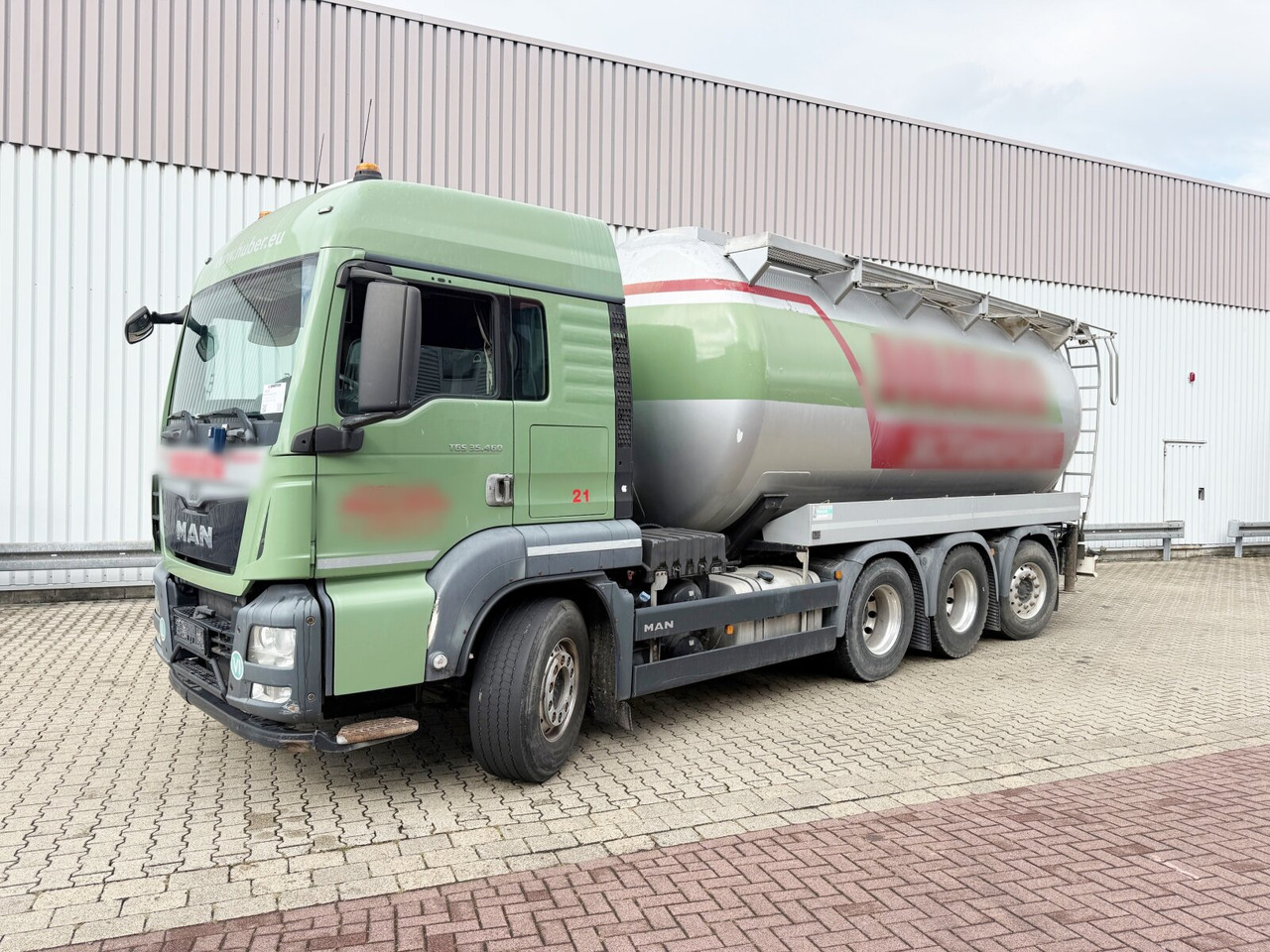 MAN TGS 35.460 8x4-4 BL TGS 35.460 8x4-4 BL, Intarder, Lenk/Lift, Kippsilo ca. 32m³, Kompressor - Vrachtwagen: afbeelding 1 MAN TGS 35.460 8x4-4 BL TGS 35.460 8x4-4 BL, Intarder, Lenk/Lift, Kippsilo ca. 32m³, Kompressor - Vrachtwagen: afbeelding 1