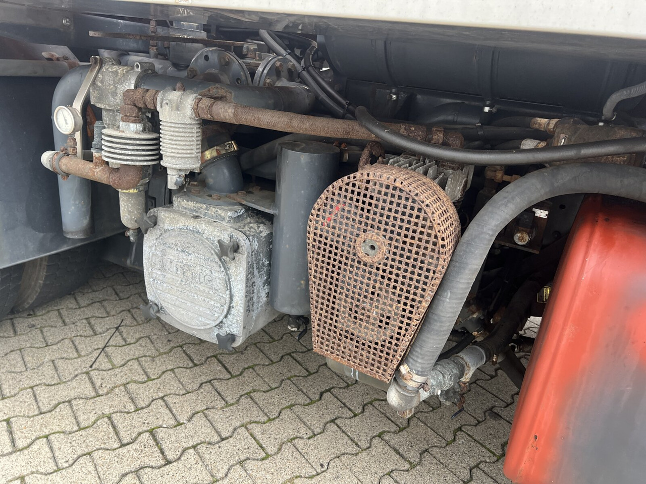 Mercedes-Benz Actros 2541 L 6x2 Actros 2541 L 6x2, Lenkachse, Küller Saug- und Spülwagen ca. 14m³ - Vrachtwagen: afbeelding 2 Mercedes-Benz Actros 2541 L 6x2 Actros 2541 L 6x2, Lenkachse, Küller Saug- und Spülwagen ca. 14m³ - Vrachtwagen: afbeelding 2