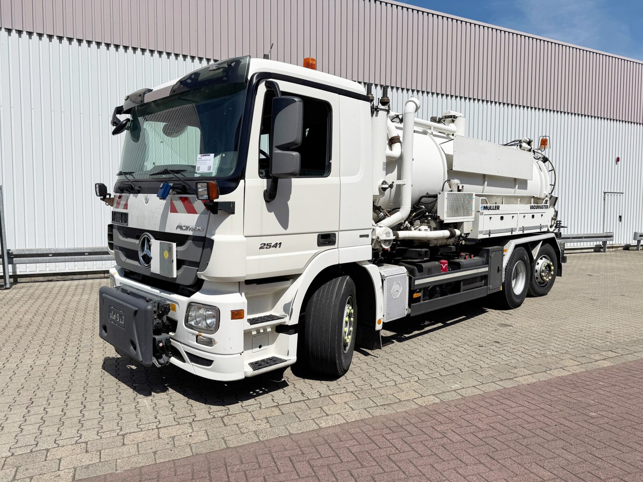 Mercedes-Benz Actros 2541 L 6x2 Actros 2541 L 6x2, Müller Saug-/Spülwagen ca. 12m³, Widi-Platte, Lift-/Lenkachse - Vrachtwagen: afbeelding 1 Mercedes-Benz Actros 2541 L 6x2 Actros 2541 L 6x2, Müller Saug-/Spülwagen ca. 12m³, Widi-Platte, Lift-/Lenkachse - Vrachtwagen: afbeelding 1