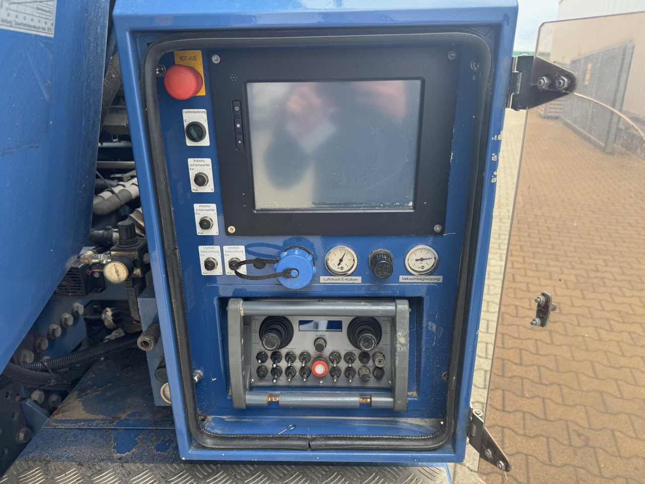 Leasing Mercedes-Benz Arocs 1843 L 4x2 Arocs 1843 L 4x2, Müller Canalmaster ca. 8m³, Standheizung, Funk Mercedes-Benz Arocs 1843 L 4x2 Arocs 1843 L 4x2, Müller Canalmaster ca. 8m³, Standheizung, Funk: afbeelding 14