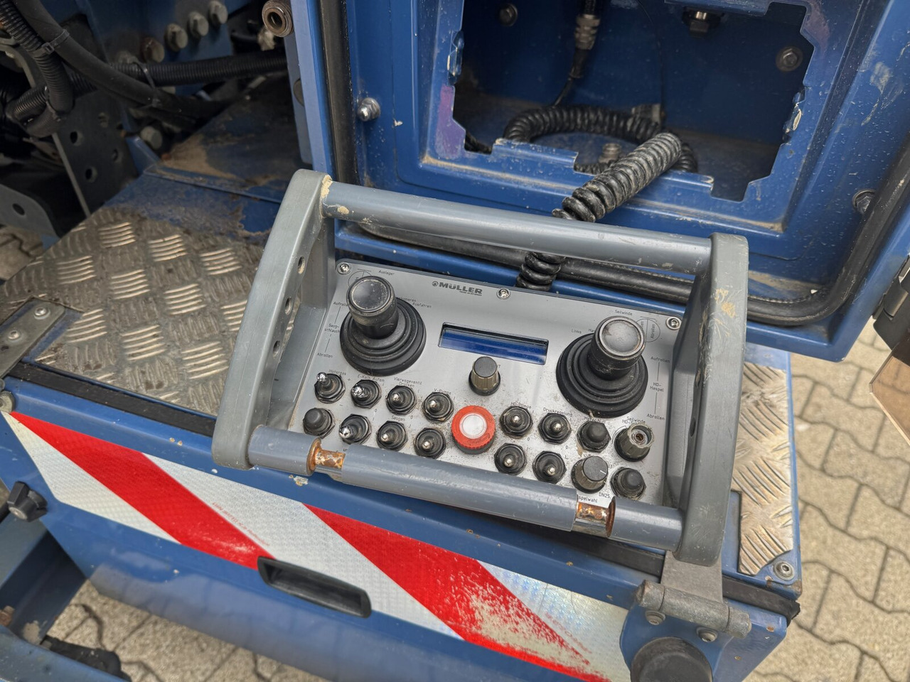 Leasing Mercedes-Benz Arocs 1843 L 4x2 Arocs 1843 L 4x2, Müller Canalmaster ca. 8m³, Standheizung, Funk Mercedes-Benz Arocs 1843 L 4x2 Arocs 1843 L 4x2, Müller Canalmaster ca. 8m³, Standheizung, Funk: afbeelding 15