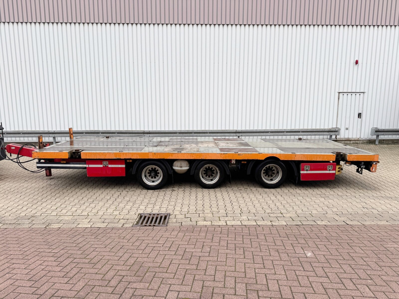 ZHP 24-32 RUFA ZHP 24-32, TwistLock-Verriegelungen, Verzinkt - Open/ Plateau aanhangwagen: afbeelding 5 ZHP 24-32 RUFA ZHP 24-32, TwistLock-Verriegelungen, Verzinkt - Open/ Plateau aanhangwagen: afbeelding 5