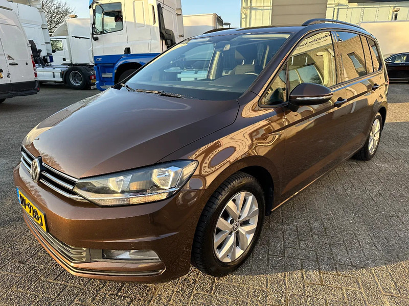 Volkswagen Touran 1.2 TSI COMFORTLINE + APK / TUV + 4 WINTER TYRES WITH RIMS + NAVI + MARGE - Personenwagen: afbeelding 1 Volkswagen Touran 1.2 TSI COMFORTLINE + APK / TUV + 4 WINTER TYRES WITH RIMS + NAVI + MARGE - Personenwagen: afbeelding 1