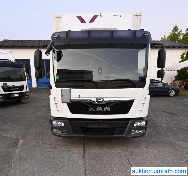 MAN (V181) MAN TGL 12.250 4x2 L/BL Koffer Ladebordwand Klimaautomatik NAVI Luftfederung Automatikgetriebe EURO 6 - Bakwagen: afbeelding 3 MAN (V181) MAN TGL 12.250 4x2 L/BL Koffer Ladebordwand Klimaautomatik NAVI Luftfederung Automatikgetriebe EURO 6 - Bakwagen: afbeelding 3