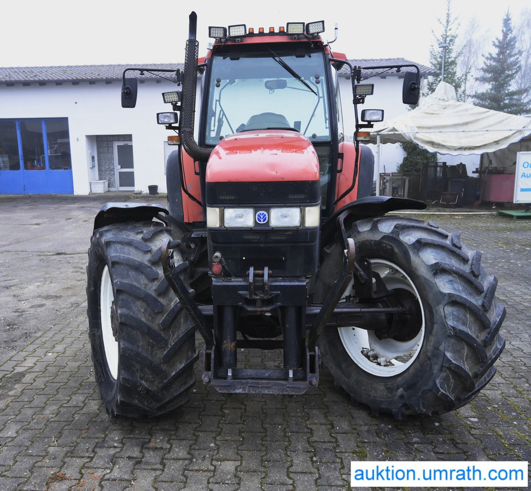 NEW HOLLAND M100 4x4 - Tractor: afbeelding 2 NEW HOLLAND M100 4x4 - Tractor: afbeelding 2