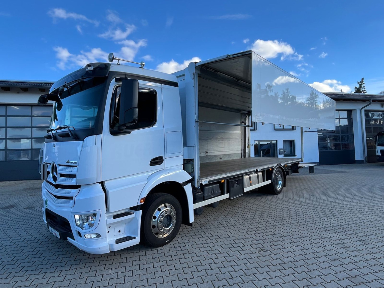 Mercedes-Benz Antos 1836 Klappwand Getränkekoffer beheizt - Drankenwagen vrachtwagen: afbeelding 2 Mercedes-Benz Antos 1836 Klappwand Getränkekoffer beheizt - Drankenwagen vrachtwagen: afbeelding 2