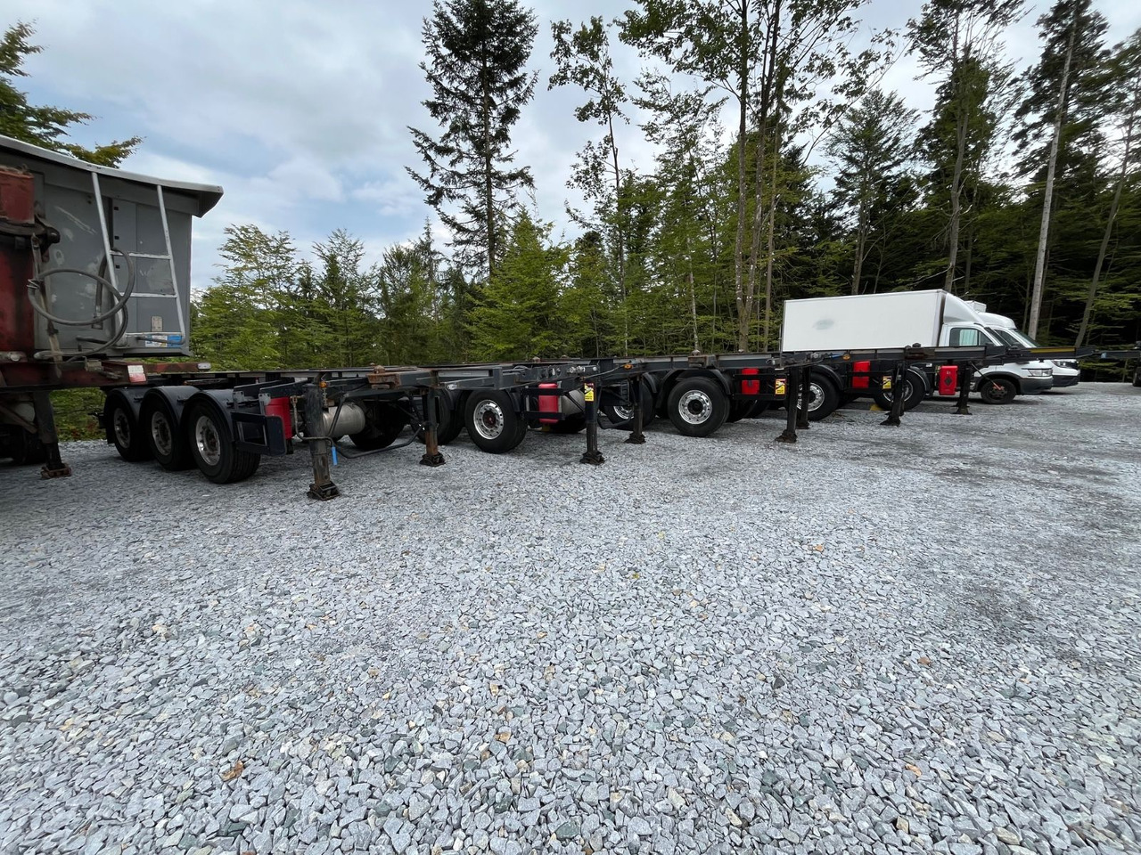 Schwarzmüller S1 R-Serie Tank Chassis ADR SAF Alufelgen - Containertransporter/ Wissellaadbak oplegger: afbeelding 4 Schwarzmüller S1 R-Serie Tank Chassis ADR SAF Alufelgen - Containertransporter/ Wissellaadbak oplegger: afbeelding 4