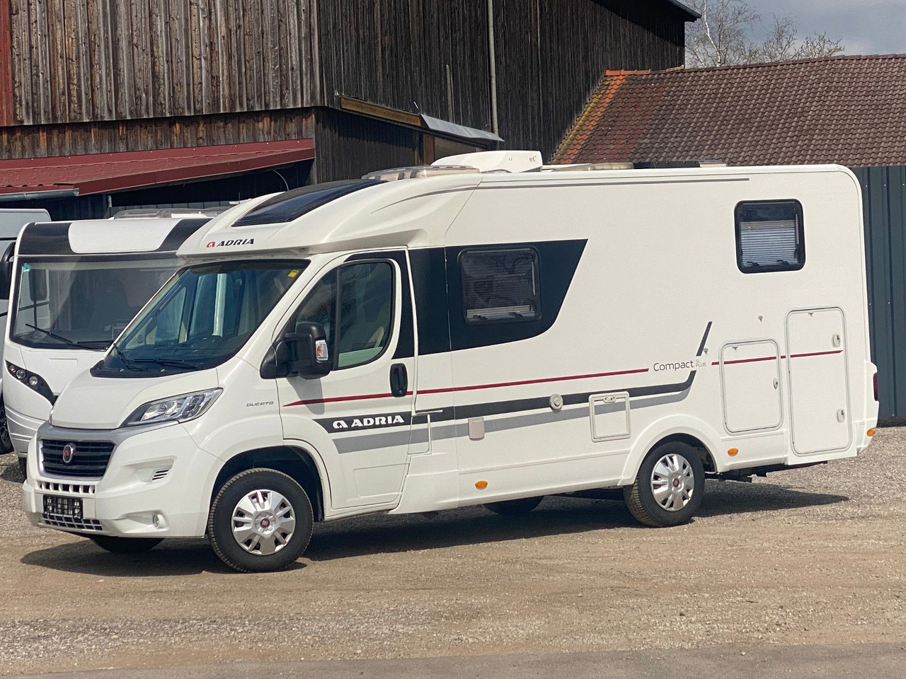 Adria Compact SL - Half integraal camper: afbeelding 3 Adria Compact SL - Half integraal camper: afbeelding 3