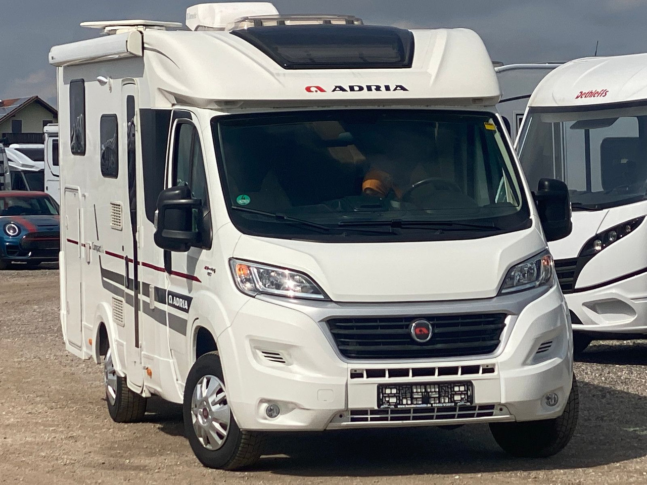 Adria Compact SL - Half integraal camper: afbeelding 1 Adria Compact SL - Half integraal camper: afbeelding 1