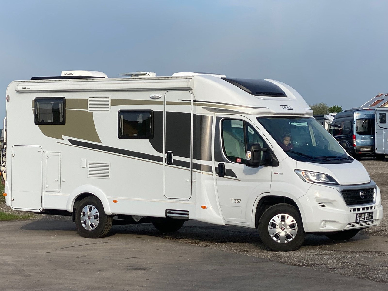 Carado T 337, mit Klima, Solar,SAT,Längsbetten - Half integraal camper: afbeelding 4 Carado T 337, mit Klima, Solar,SAT,Längsbetten - Half integraal camper: afbeelding 4