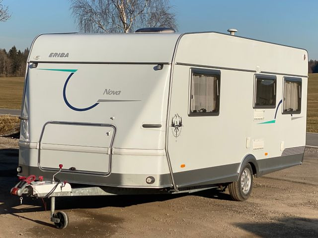 HYMER / ERIBA / HYMERCAR Nova 530 Swing mit Längsbetten und Moser, top Zu - Caravan: afbeelding 3 HYMER / ERIBA / HYMERCAR Nova 530 Swing mit Längsbetten und Moser, top Zu - Caravan: afbeelding 3