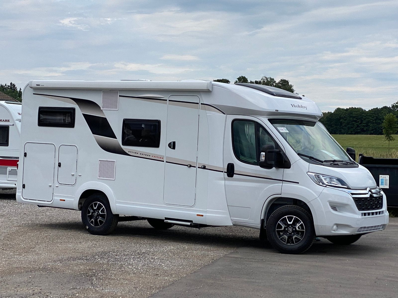 Hobby OPTIMA ONTOUR EDITION V65 GE NAVI MARKISE SAT - Half integraal camper: afbeelding 2 Hobby OPTIMA ONTOUR EDITION V65 GE NAVI MARKISE SAT - Half integraal camper: afbeelding 2