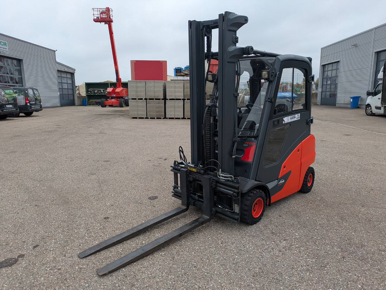 Linde H20D-01 Diesel Stapler Triplexmast Kabine Heizung ZVG - Diesel heftruck: afbeelding 1 Linde H20D-01 Diesel Stapler Triplexmast Kabine Heizung ZVG - Diesel heftruck: afbeelding 1