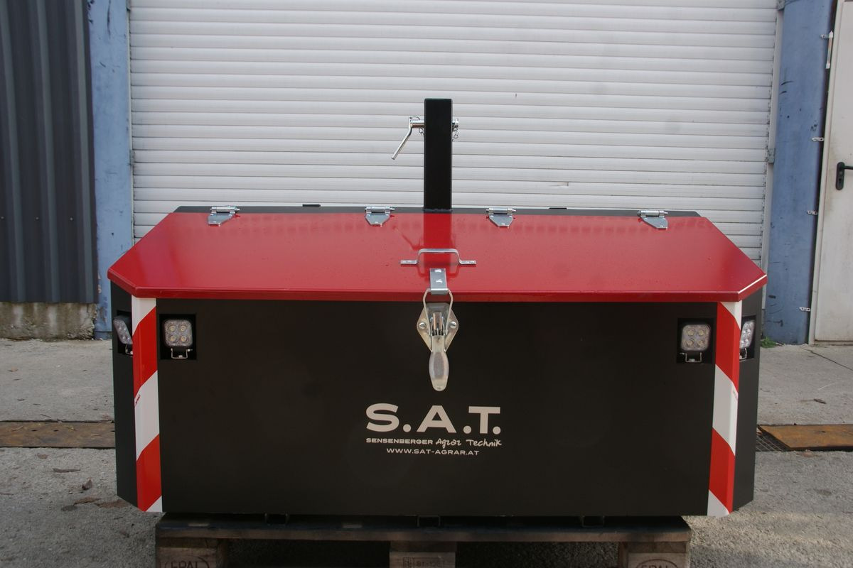 SAT-Transportkiste mit LED - Tegenwicht voor Landbouwmachine: afbeelding 2 SAT-Transportkiste mit LED - Tegenwicht voor Landbouwmachine: afbeelding 2