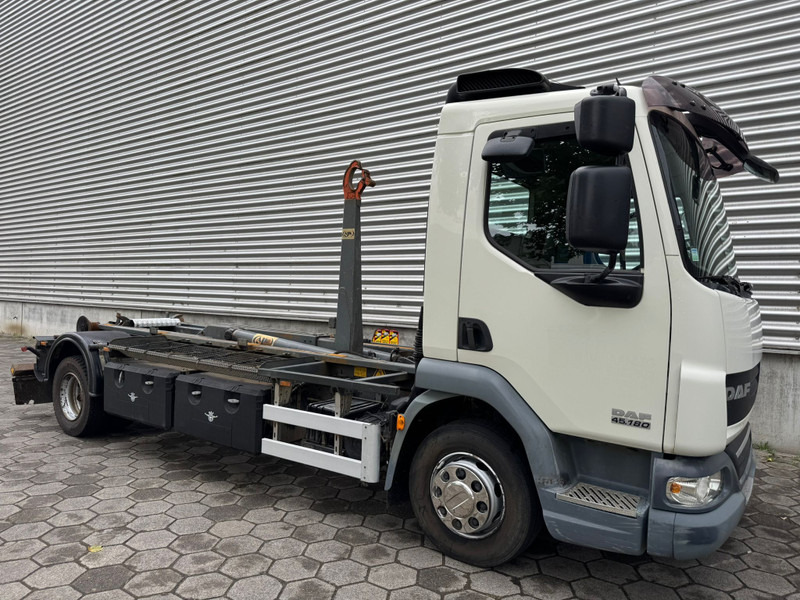DAF LF 45.180 / Hook System / Manual / TUV: 11-2025 / Belgium Truck - Haakarmsysteem vrachtwagen: afbeelding 2 DAF LF 45.180 / Hook System / Manual / TUV: 11-2025 / Belgium Truck - Haakarmsysteem vrachtwagen: afbeelding 2