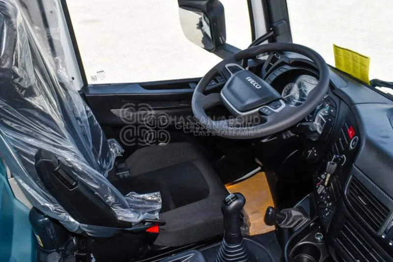 Chassis vrachtwagen Iveco T-WAY AD380T47H 6x4 R24 Tyres Chassis - Barcelona Stock: afbeelding 6