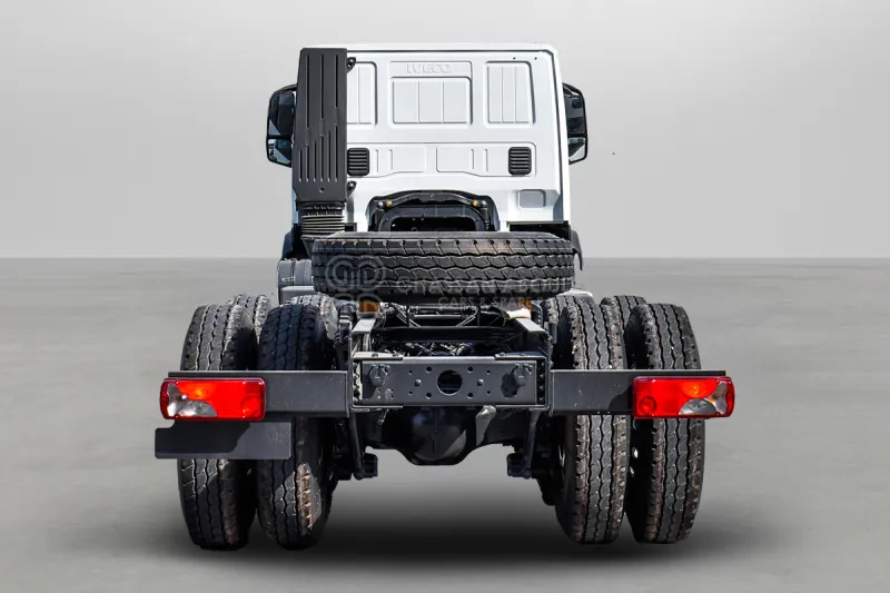 Iveco T-WAY AT380T47H 6x4 R20 Tyres Chassis - Chassis vrachtwagen: afbeelding 2 Iveco T-WAY AT380T47H 6x4 R20 Tyres Chassis - Chassis vrachtwagen: afbeelding 2