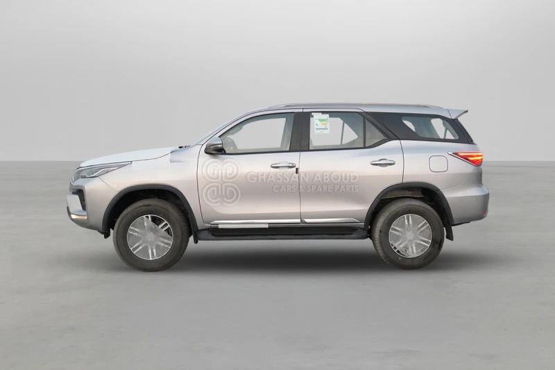 Toyota Fortuner 4x4 - SUV: afbeelding 3 Toyota Fortuner 4x4 - SUV: afbeelding 3