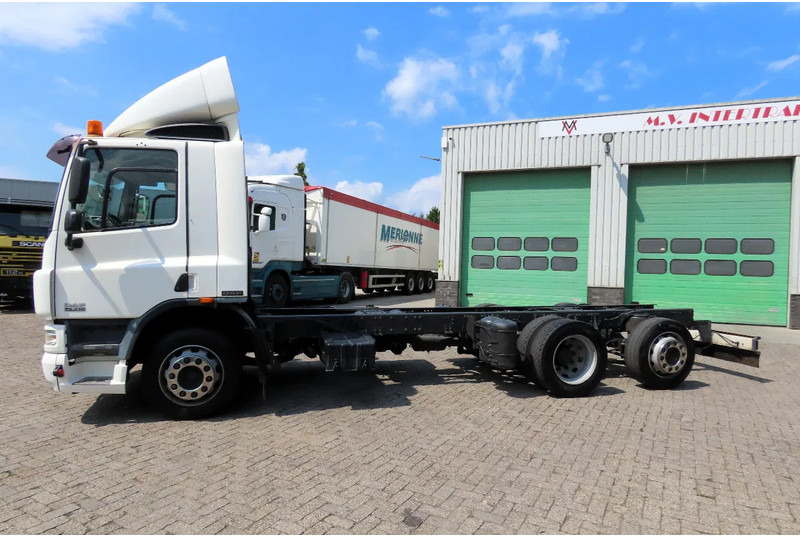 DAF CF 75.310 6x2, DUTCH TRUCK, 4.20 wheelbasis - Chassis vrachtwagen: afbeelding 4 DAF CF 75.310 6x2, DUTCH TRUCK, 4.20 wheelbasis - Chassis vrachtwagen: afbeelding 4