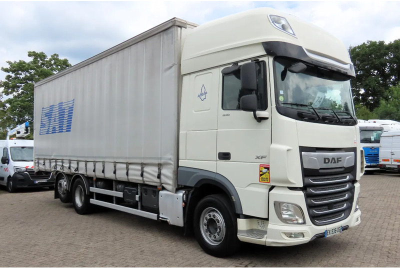 DAF XF 530 6x2 Frigo, lift roof, moving axel, P-cooling, etc - Schuifzeilen vrachtwagen: afbeelding 1 DAF XF 530 6x2 Frigo, lift roof, moving axel, P-cooling, etc - Schuifzeilen vrachtwagen: afbeelding 1