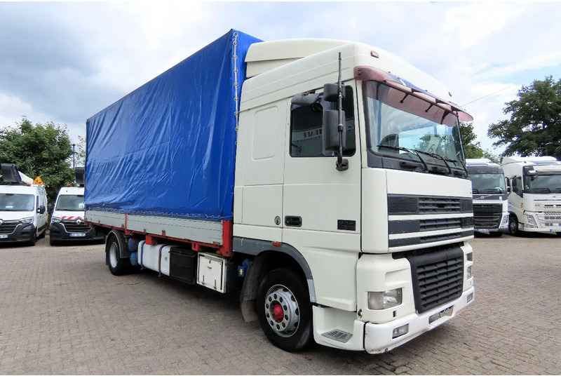 DAF XF 95.430 Manual diesel injection! Manual gearbox! - Schuifzeilen vrachtwagen: afbeelding 2 DAF XF 95.430 Manual diesel injection! Manual gearbox! - Schuifzeilen vrachtwagen: afbeelding 2