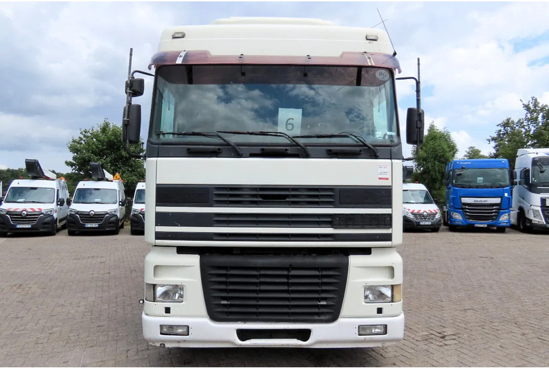 DAF XF 95.430 Manual diesel injection! Manual gearbox! - Schuifzeilen vrachtwagen: afbeelding 4 DAF XF 95.430 Manual diesel injection! Manual gearbox! - Schuifzeilen vrachtwagen: afbeelding 4